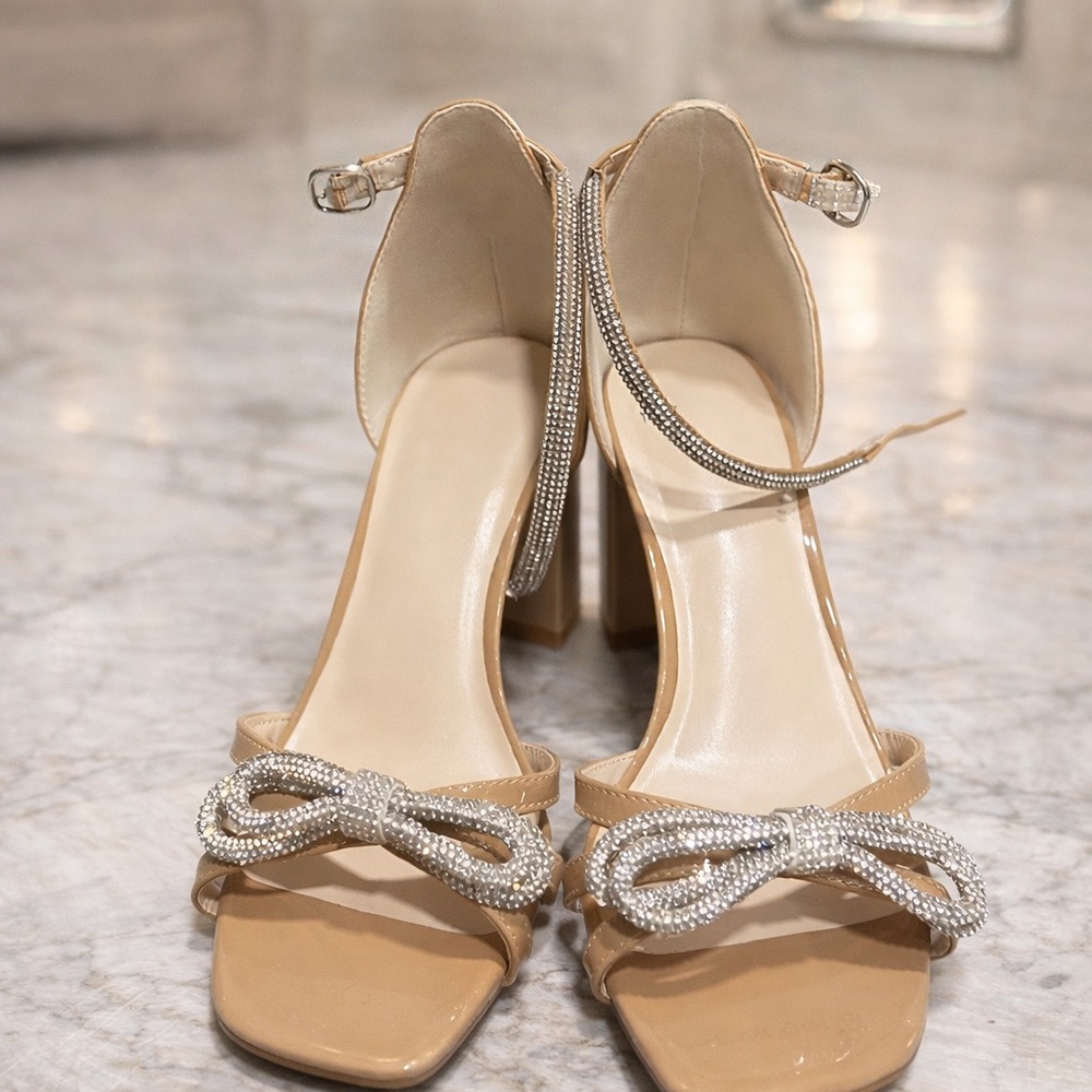 Jones New York Tan Heels with Silver Bow